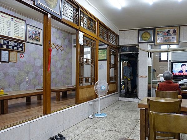 창원시 마산합포구 남성식당 내부 인테리어