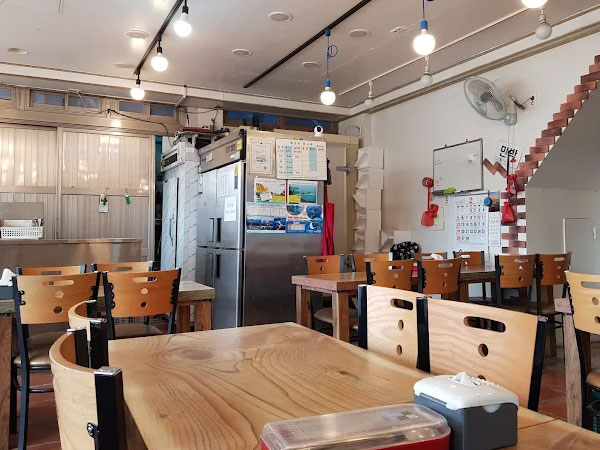 통영시 소문난3대할매김밥 내부 인테리어