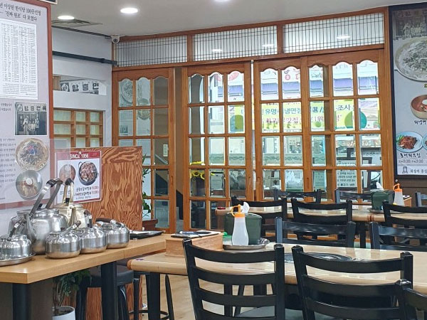 중구 대들보함흥면옥 내부 인테리어