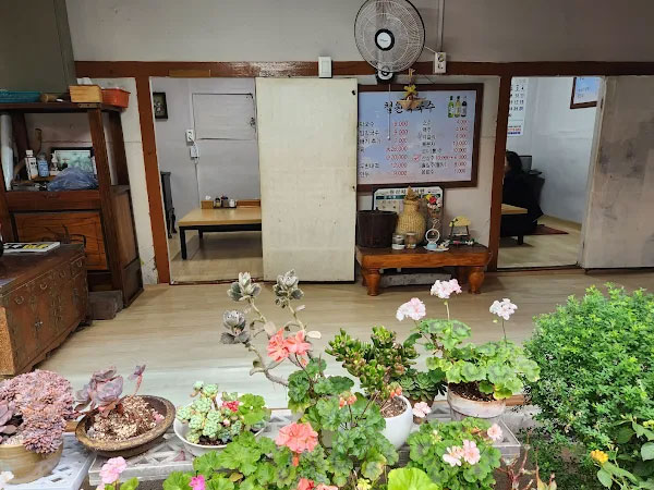 철원군 철원막국수 내부 인테리어