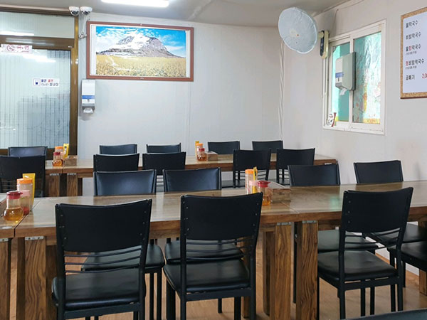 동해시 딸부자막국수 내부 인테리어