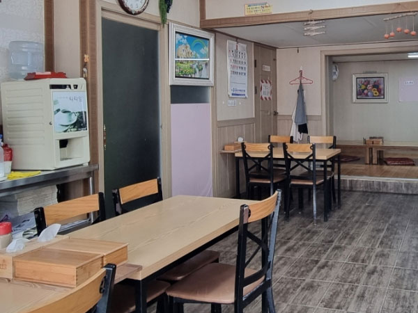 영동군 한미손칼국수 내부 인테리어