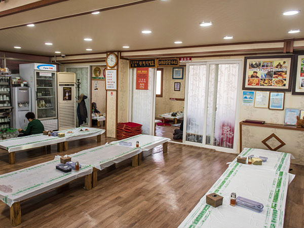 서산시 큰마을영양굴밥 내부 인테리어