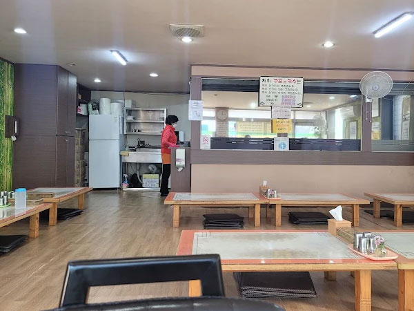 금정구 구포촌국수 내부 인테리어