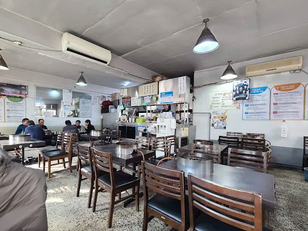 종로구 손가네 닭한마리 내부 인테리어