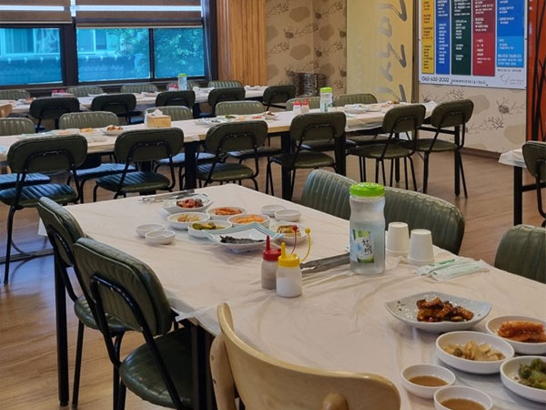 남원시 인산인해 내부 인테리어