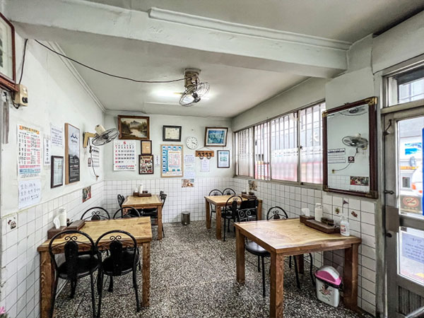 북구 광명반점 내부 인테리어