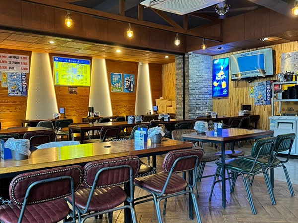 수성구 허대구대구통닭 본점 내부 인테리어