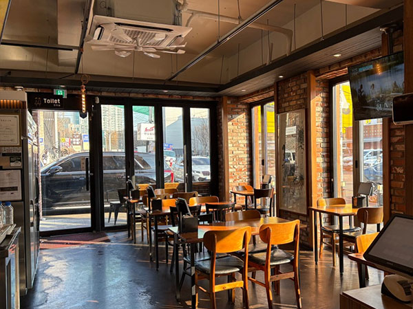 수성구 만수통닭 수성못본점 내부 인테리어