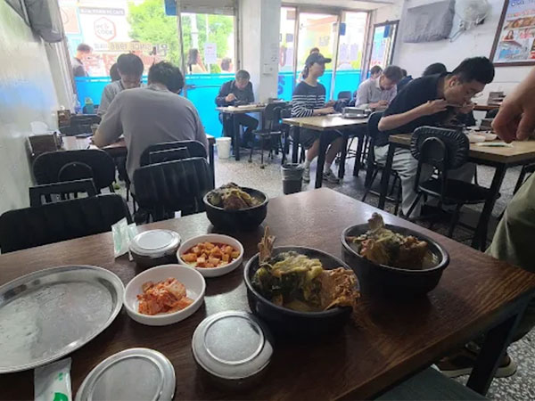 서대문구 청송본관함흥냉면 내부 인테리어