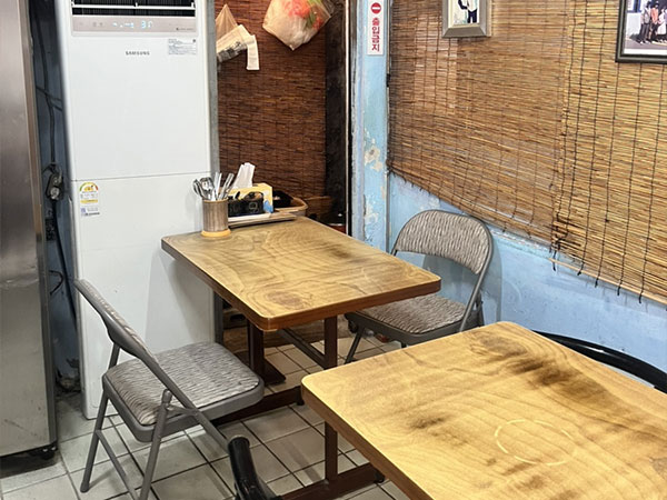 제주시 돈물국수 내부 인테리어