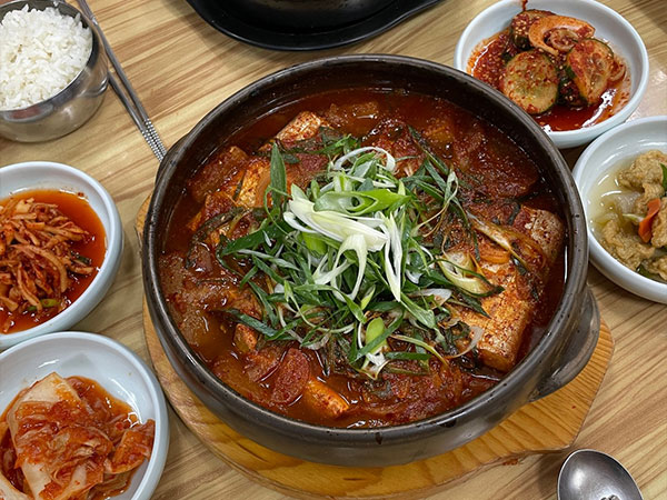 제주시 동문시장 장춘식당 대표 음식