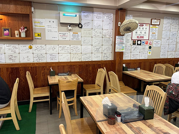 제주시 올래국수 본점 내부 인테리어