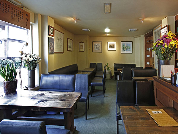 종로구 카페 귀천 내부 인테리어