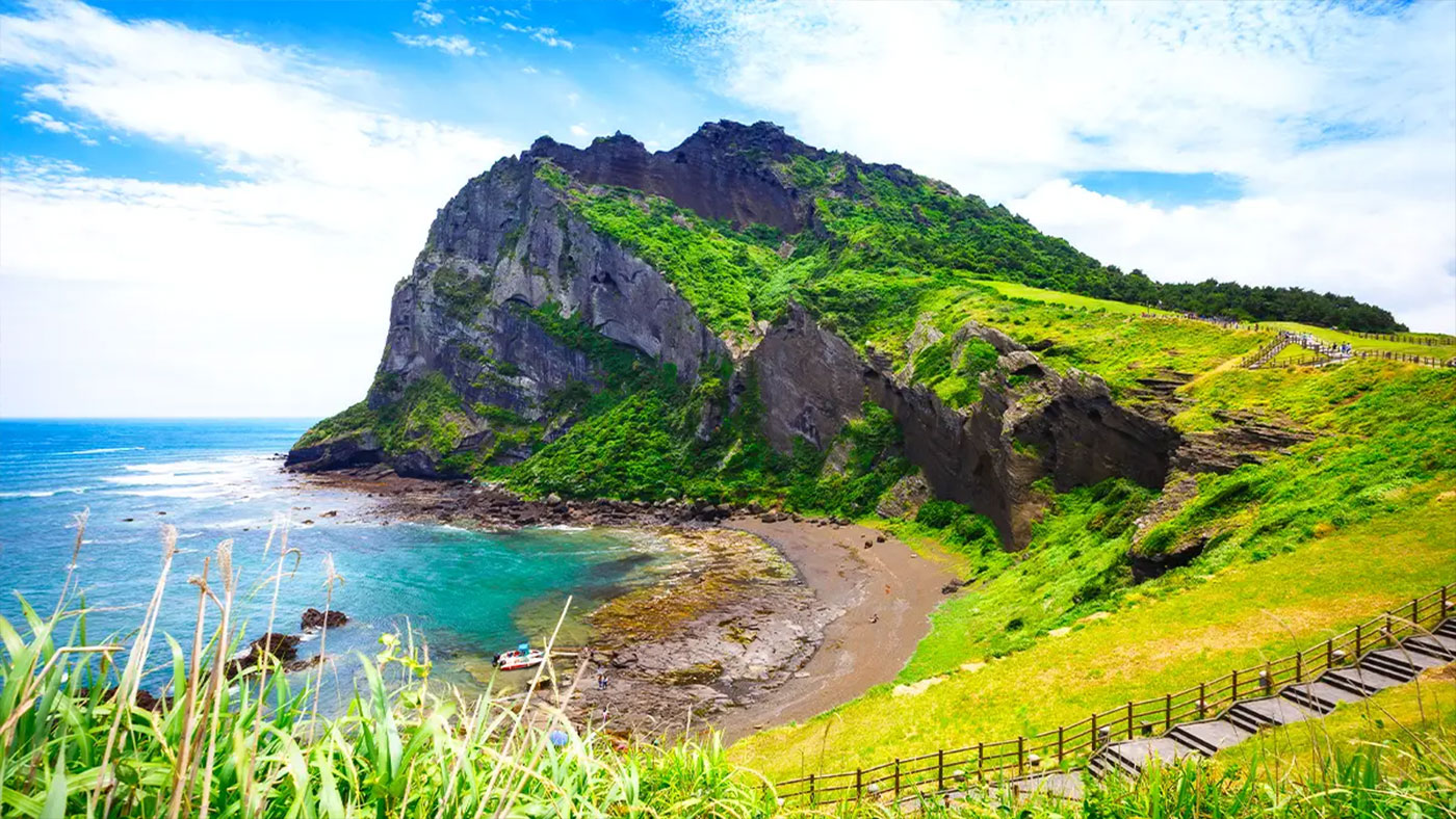 성산일출봉천연보호구역 (城山日出峰天然保護區域): 수중 화산 형성 과정을 이해하는 열쇠, 성산일출봉 용화구