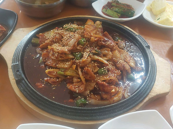 강동식당 돼지두루치기
