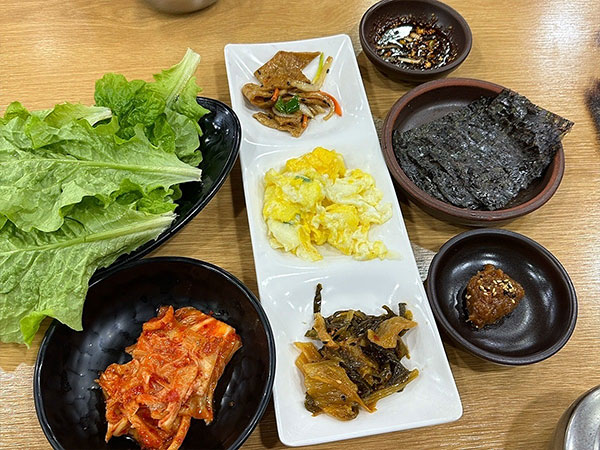 엄마손김치찌개 밑반찬