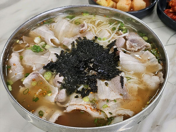 파도식당 고기국수