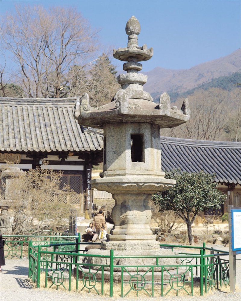 구례 화엄사 각황전 앞 석등 (求禮 華嚴寺 覺皇殿 앞 石燈)