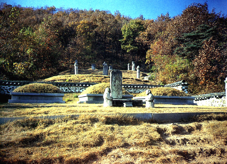 권율장군묘 (權慄將軍墓)